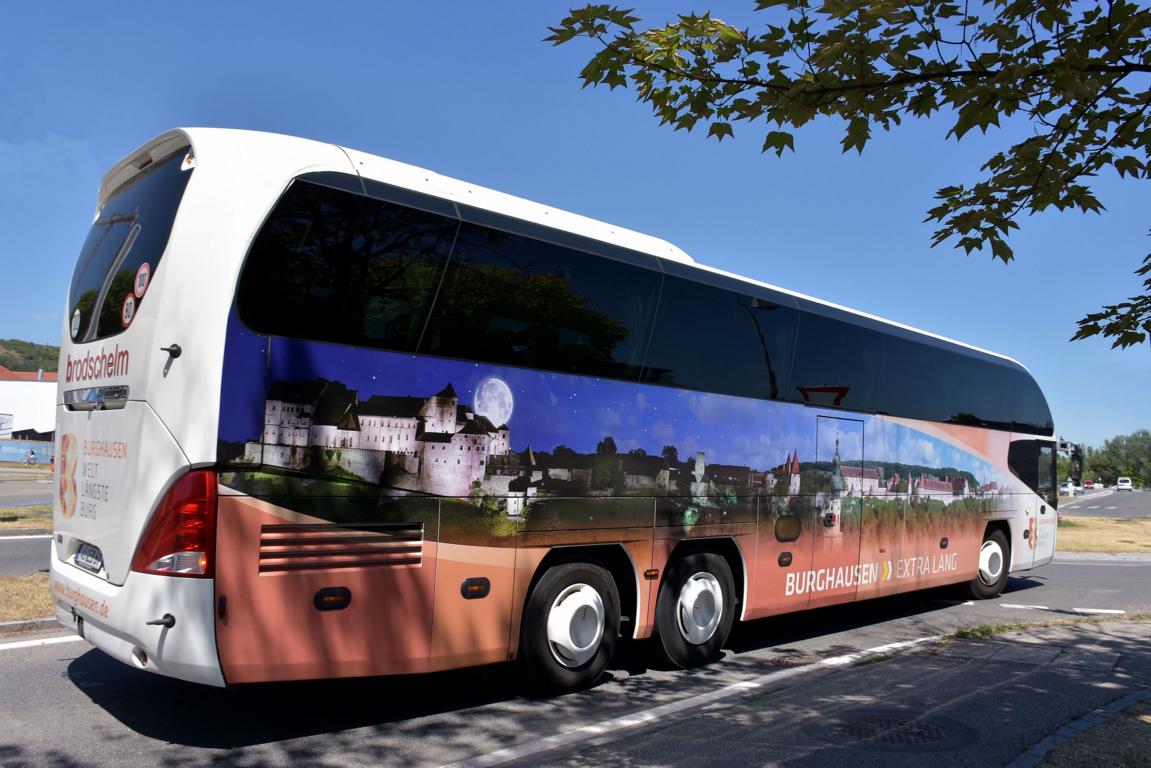 Neoplan Cityliner von Brodschelm Reisen aus der BRD 06/2017 in Krems.