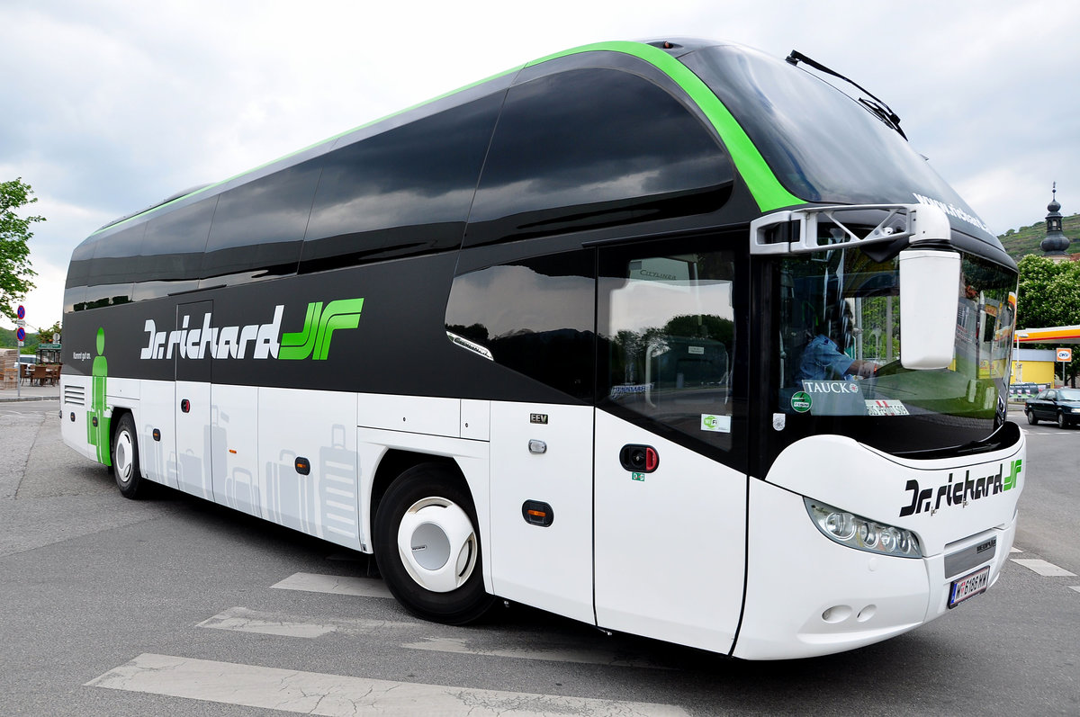 Neoplan Cityliner von Dr.Richard Reisen aus Wien in Krems gesehen.