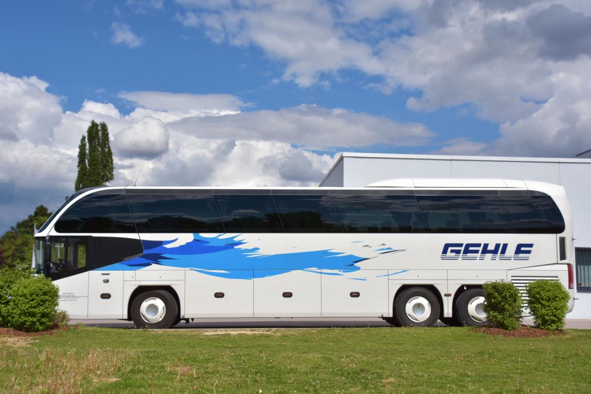 Neoplan Cityliner von GEHLE Reisen aus der BRD in Krems.