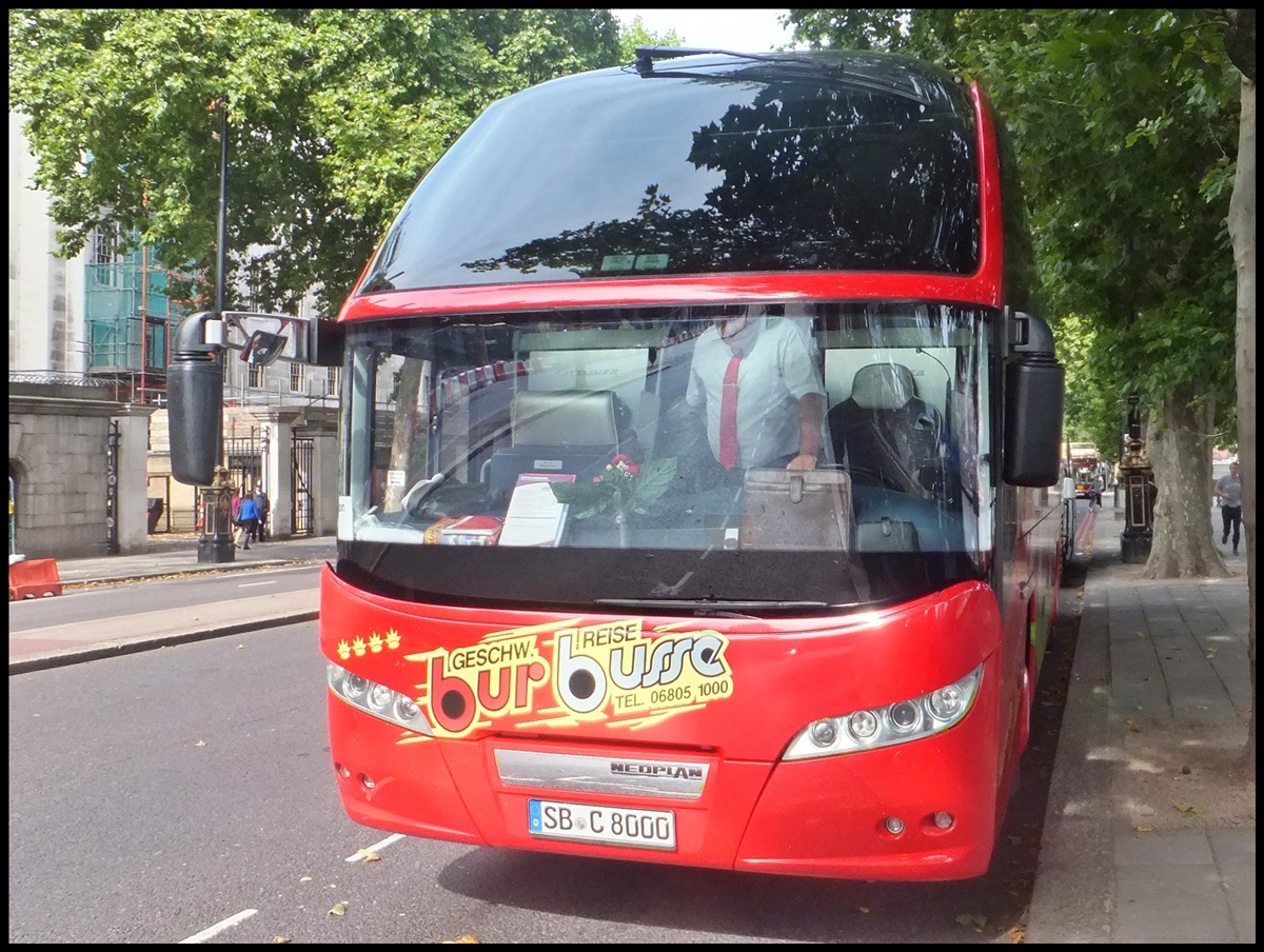 Neoplan Cityliner der Geschw. Bur aus Deutschland in London.