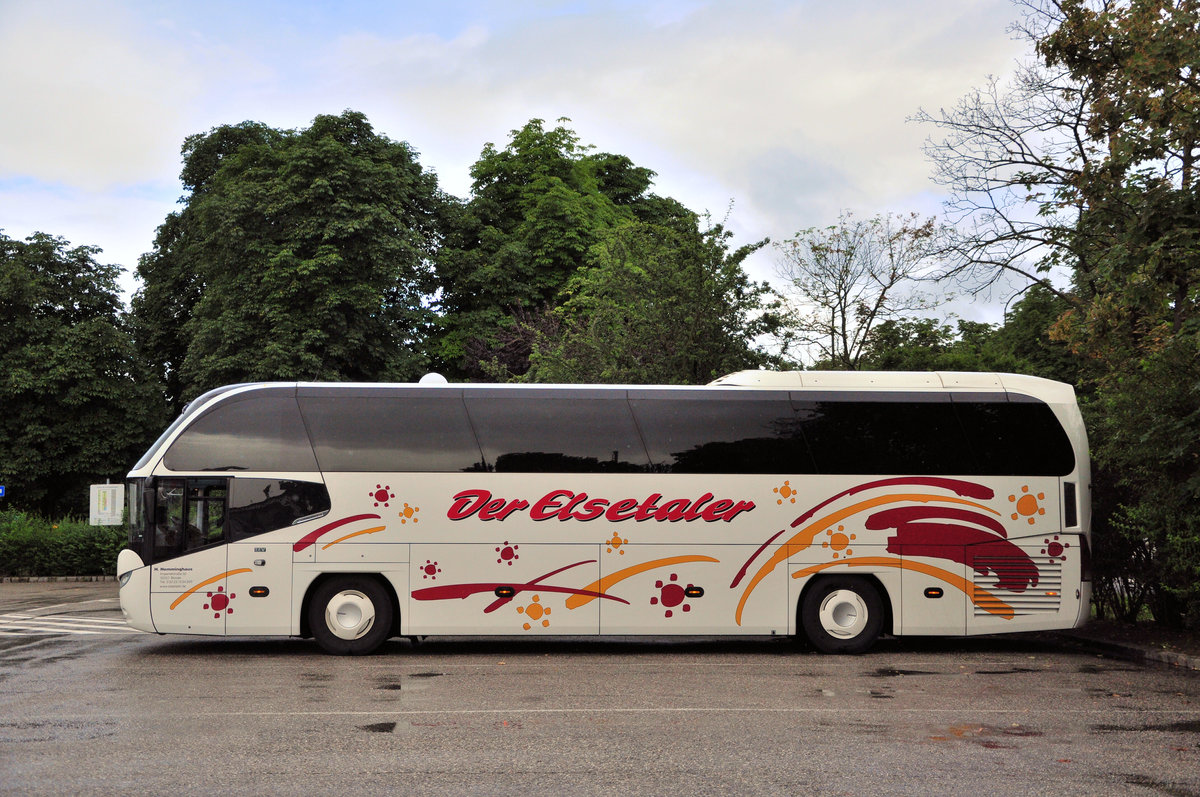 Neoplan Cityliner von H.Hemminghaus  der Elsetaler  Reisen aus der BRD in Krems gesehen.