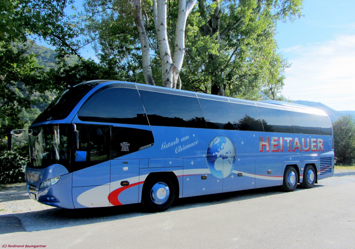 Neoplan Cityliner von Karl Heitauer Busreisen aus der BRD im Herbst 2013 in der Wachau/N.�. gesehen.