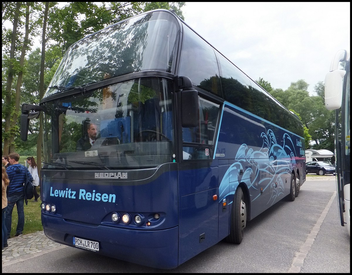 Neoplan Cityliner von Lewitz Reisen aus Deutschland in Ravensbr�ck.