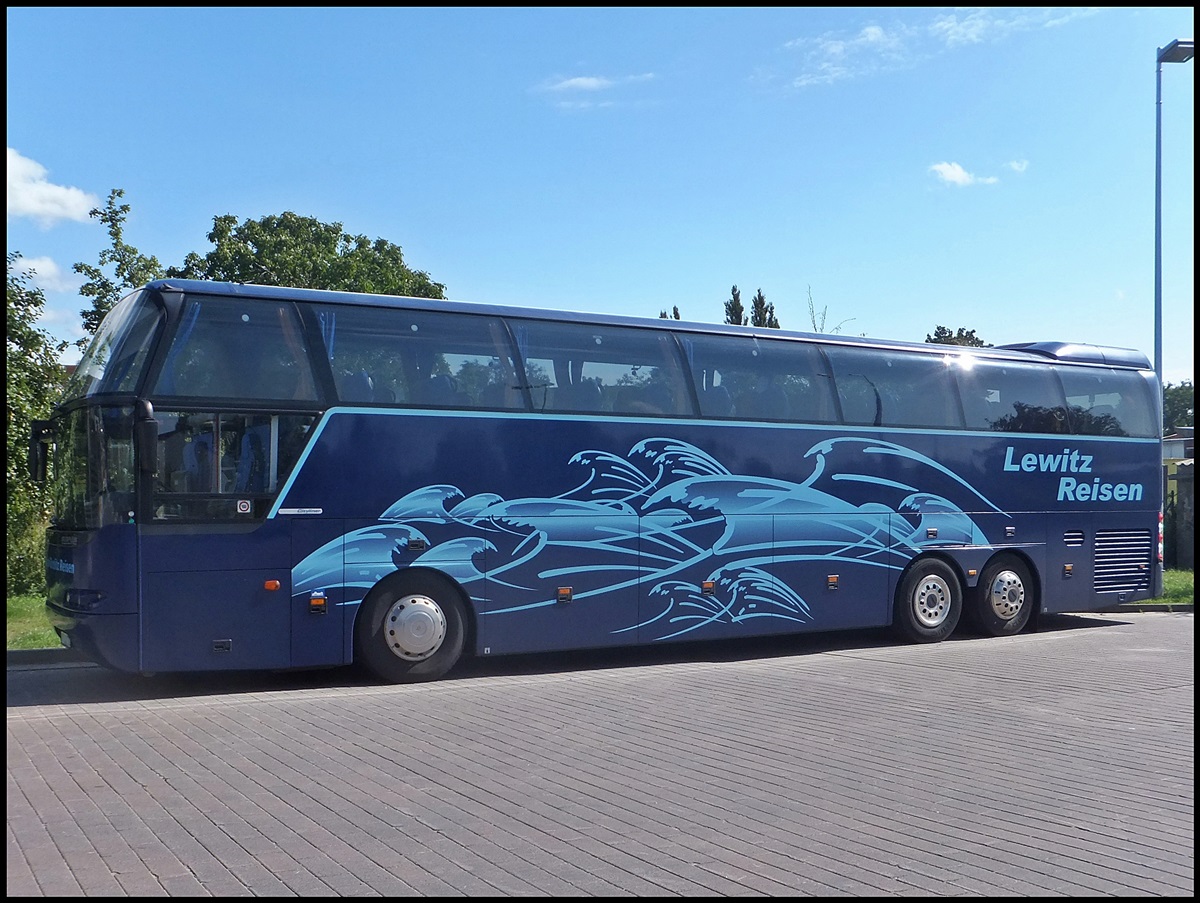 Neoplan Cityliner von Lewitz Reisen aus Deutschland in Bergen. 