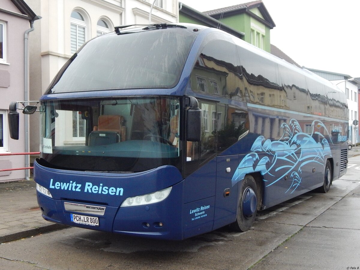 Neoplan Cityliner von Lewitz-Reisen aus Deutschland in Neubrandenburg. 