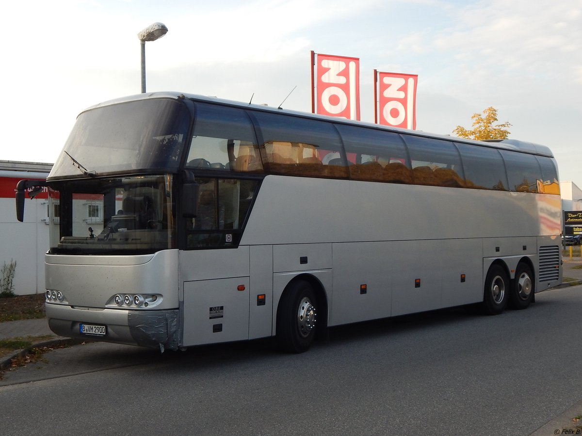 Neoplan Cityliner von Oberhavel Bus Express aus Deutschland in Neubrandenburg.