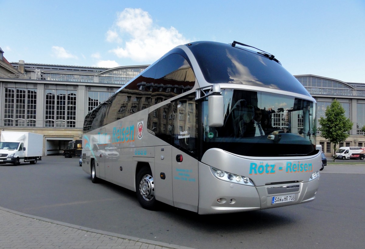 Neoplan Cityliner von R�tz Reisen aus der BRD Ende Juli 2015 beim Hauptbahnhof gesehen.
