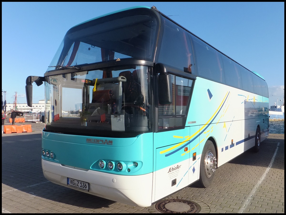 Neoplan Cityliner von Schie�er (ex P�lm Reisen) aus Deutschland im Stadthafen Sassnitz.