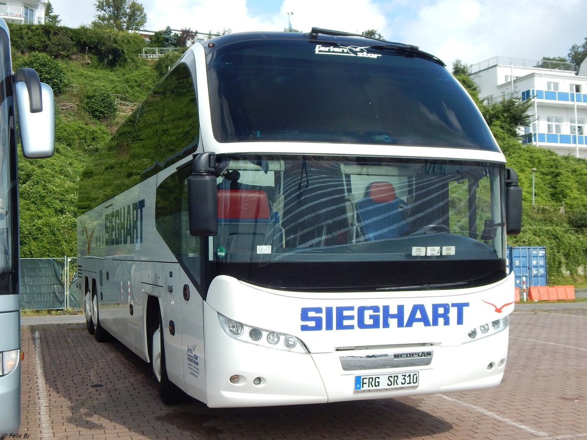 Neoplan Cityliner von Sieghart aus Deutschland im Stadthafen Sassnitz. 