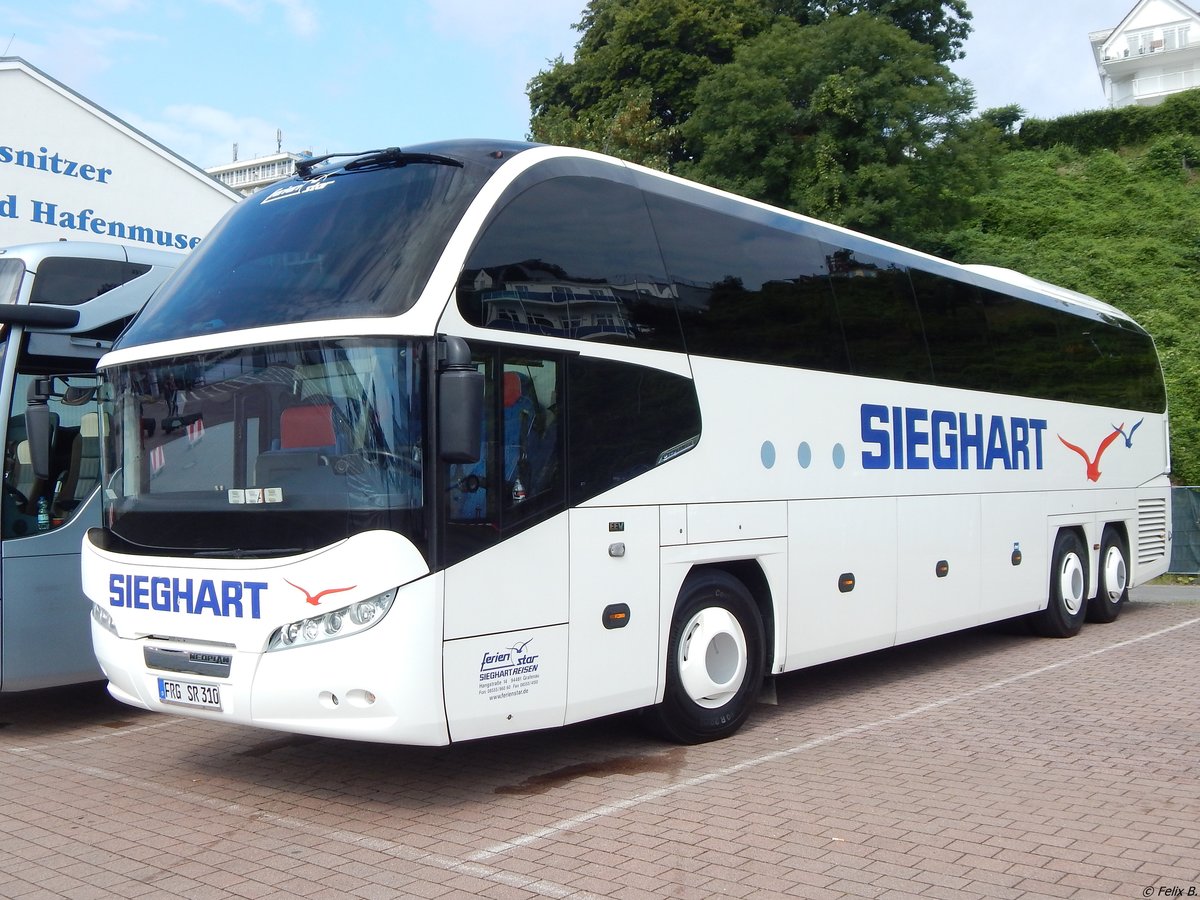 Neoplan Cityliner von Sieghart aus Deutschland im Stadthafen Sassnitz. 