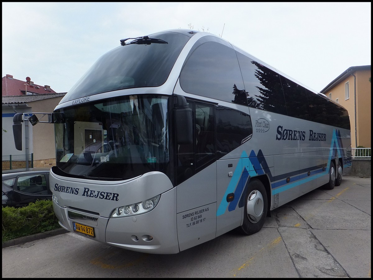 Neoplan Cityliner von S�rens Rejser aus D�nemark in Sassnitz.