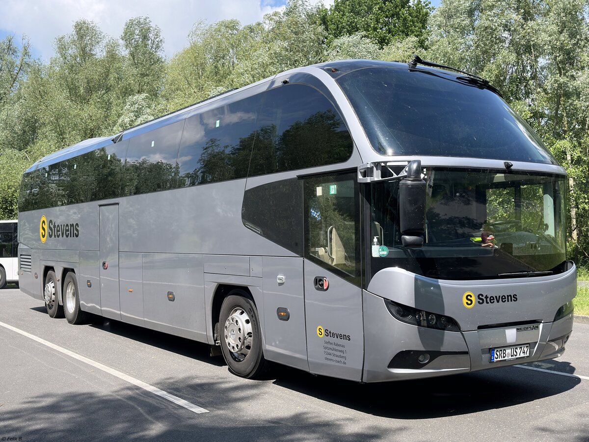 Neoplan Cityliner von Stevens Coach aus Deutschland in Plau am See.