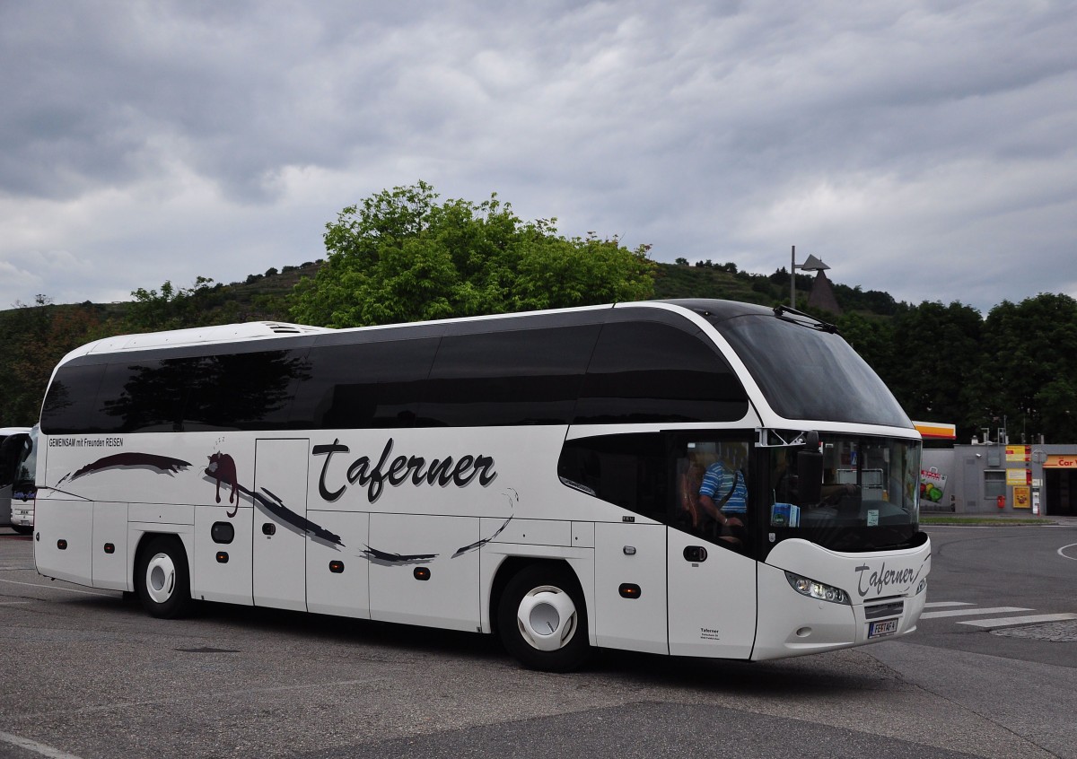 Neoplan Cityliner von Taferner Reisen aus �sterreich im Juni 2015 in Krems gesehen.