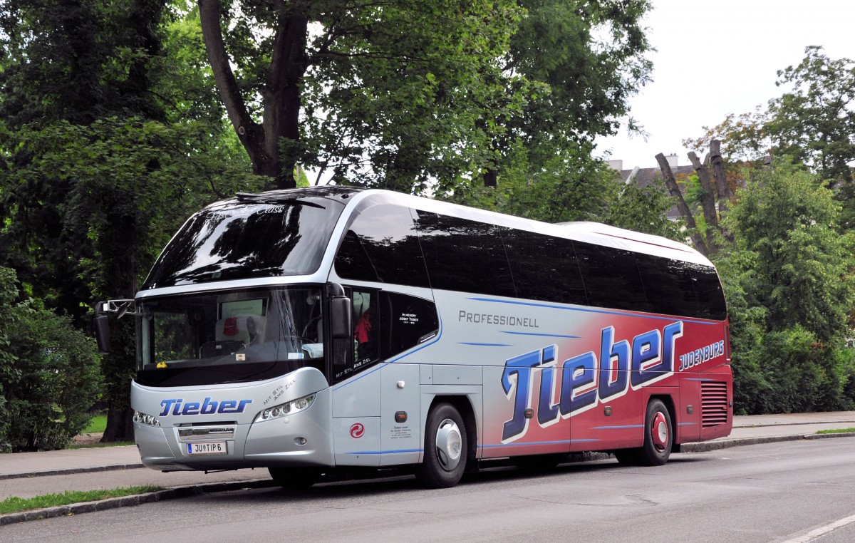 Neoplan Cityliner von Tieber Reisen aus �sterreich am 12. Juli 2014 in Krems gesehen.