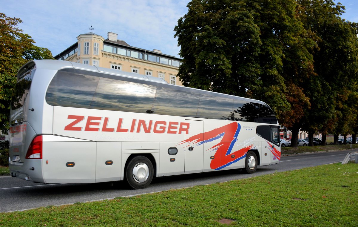 Neoplan Cityliner von Zellinger Reisen aus �sterreich in Krems unterwegs.