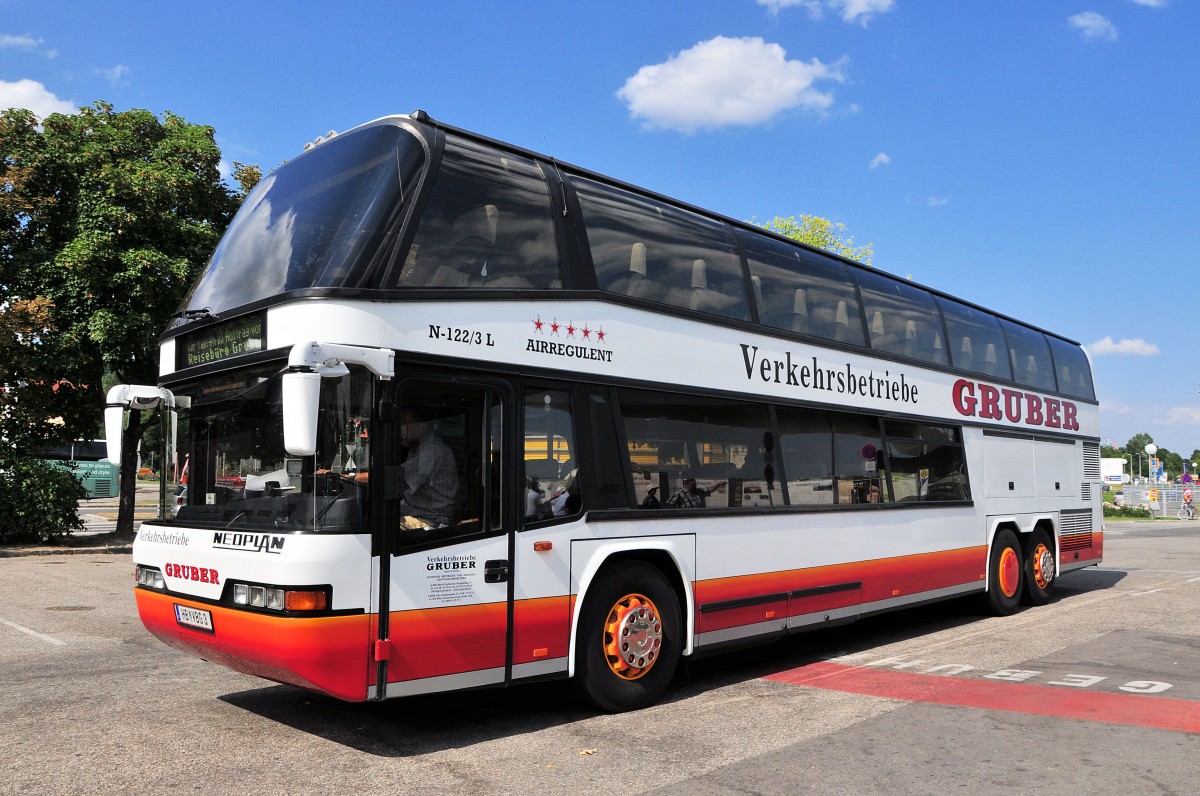 NEOPLAN N122/3 L / Gruber Reisen / �sterreich / Krems,Juli 2013