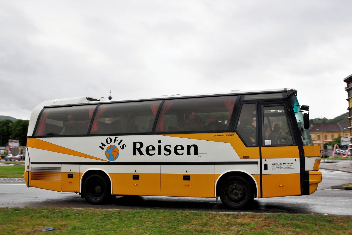 Neoplan N208 Jetliner von Wilhelm Hofbauer Reisen aus sterreich am 17.Mai 2014 in Krems gesehen.