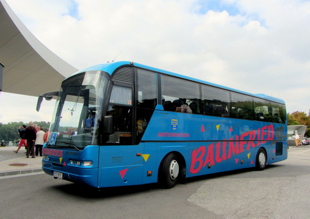 NEOPLAN N316 SHD von BAUMFRIED Reisen aus sterreich im September 2013 in Krems.