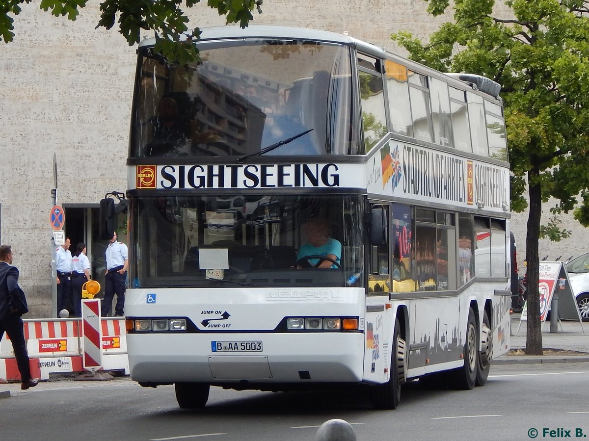 Neoplan N4026/3 von Der Tempelhofer aus Deutschland in Berlin. 