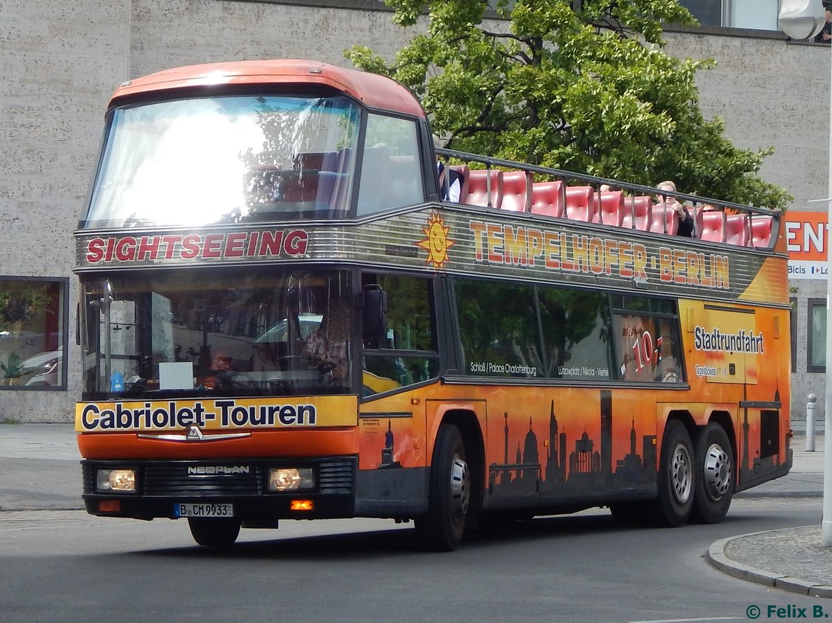 Neoplan Skyliner von Der Tempelhofer aus Deutschland in Berlin.