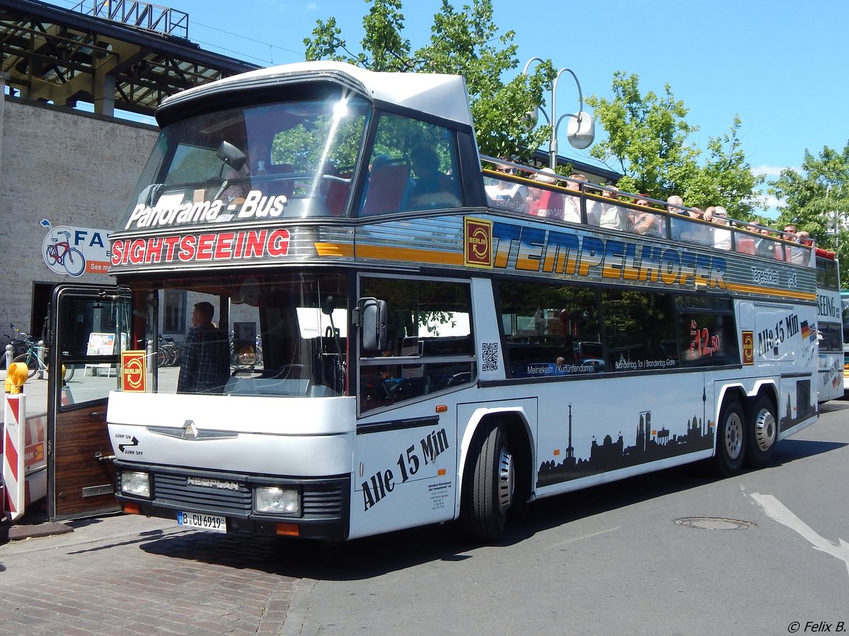 Neoplan Skyliner von Der Tempelhofer aus Deutschland in Berlin.
