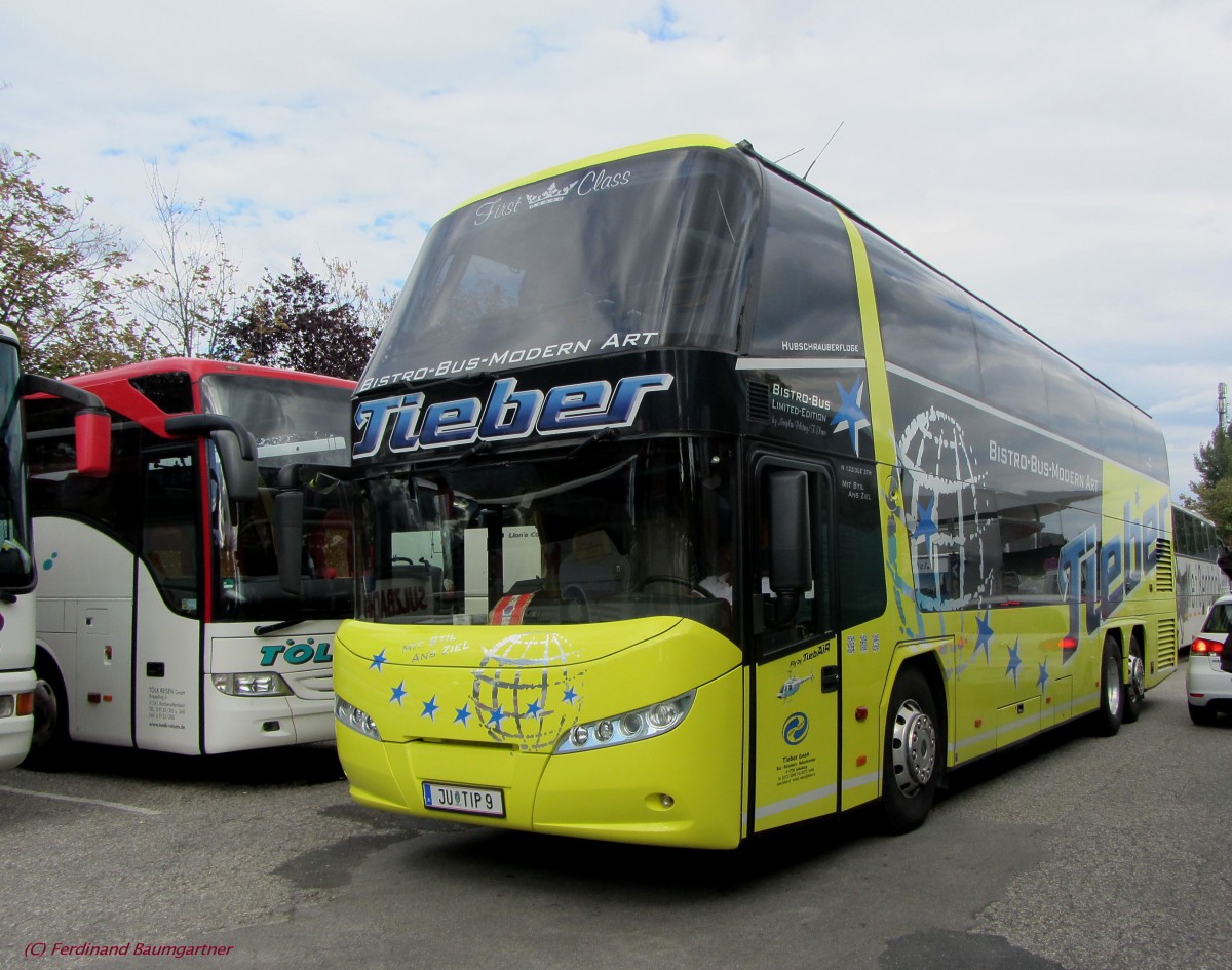 NEOPLAN SKYLINER von TIEBER Reisen aus �sterreich im September 2013 in Krems gesehen.