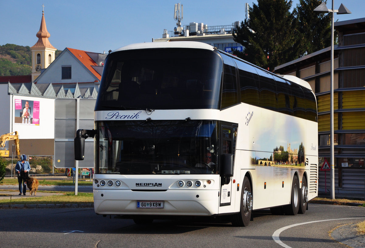 Neoplan Spaceliner von Ludwig Pecnik Reisen aus �sterreich in Krems.
