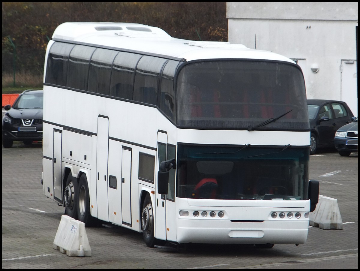 Neoplan Spaceliner ohne Kennzeichen in Mukran.