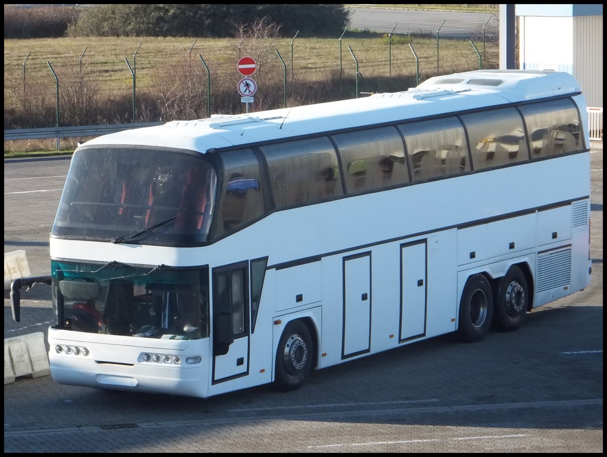 Neoplan Spaceliner ohne Kennzeichen in Mukran.