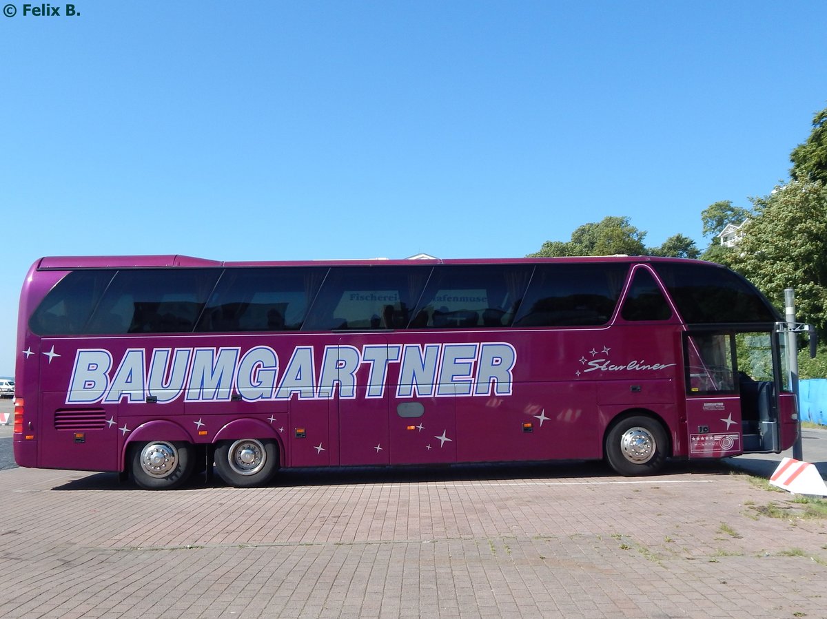 Neoplan Starliner von Baumgartner aus Deutschland im Stadthafen Sassnitz.