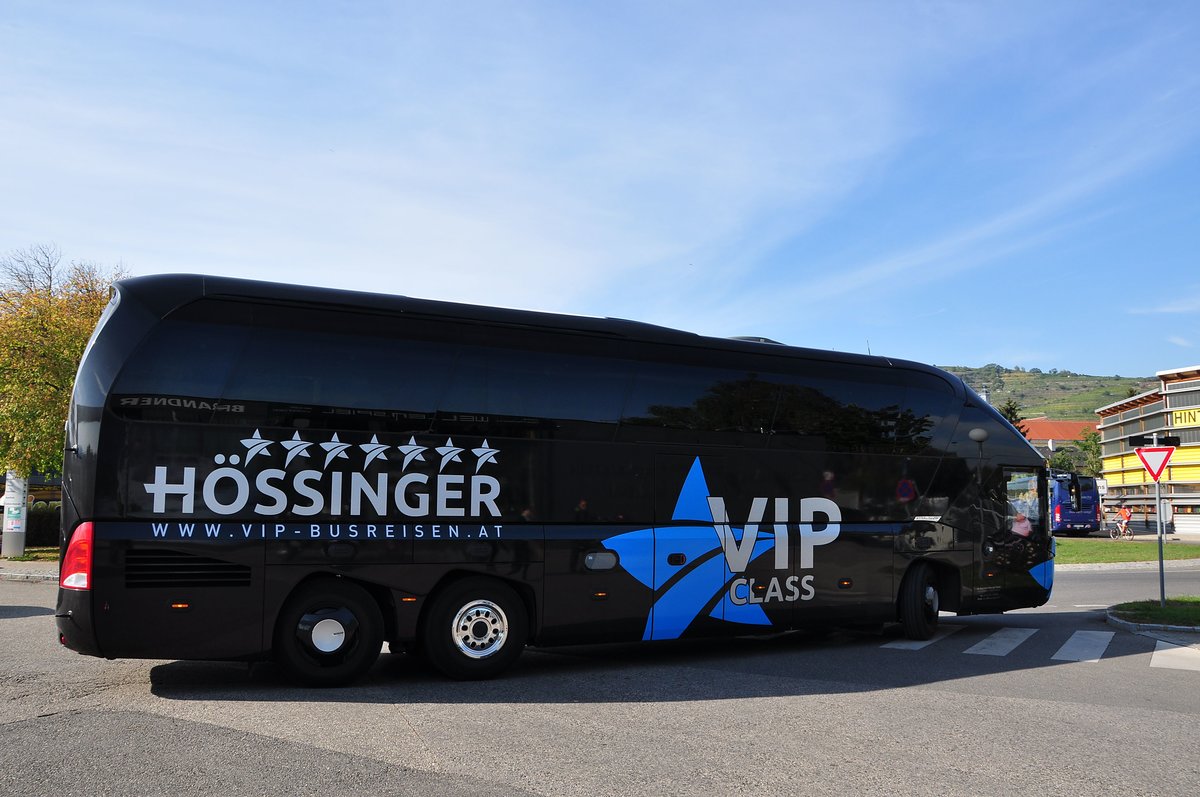 Neoplan Starliner von Hssinger Reisen aus Niedersterreich in Krems gesehen.