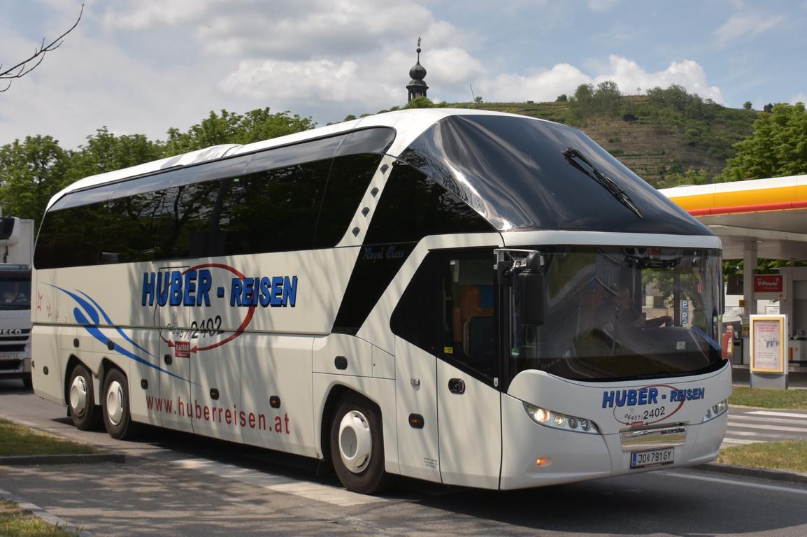 Neoplan Starliner von HUBER Reisen aus sterreich im Mai 2018 in Krems.