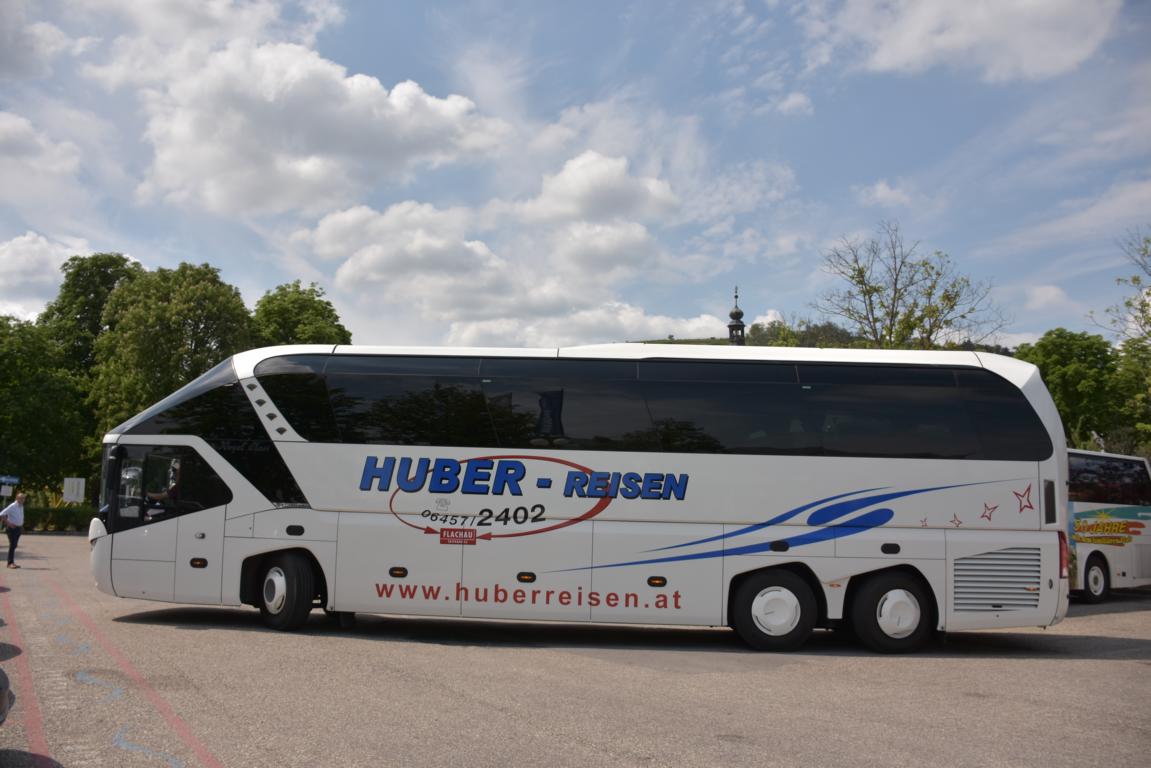 Neoplan Starliner von Huber Reisen aus �sterreich im Mai 2018 in Krems.