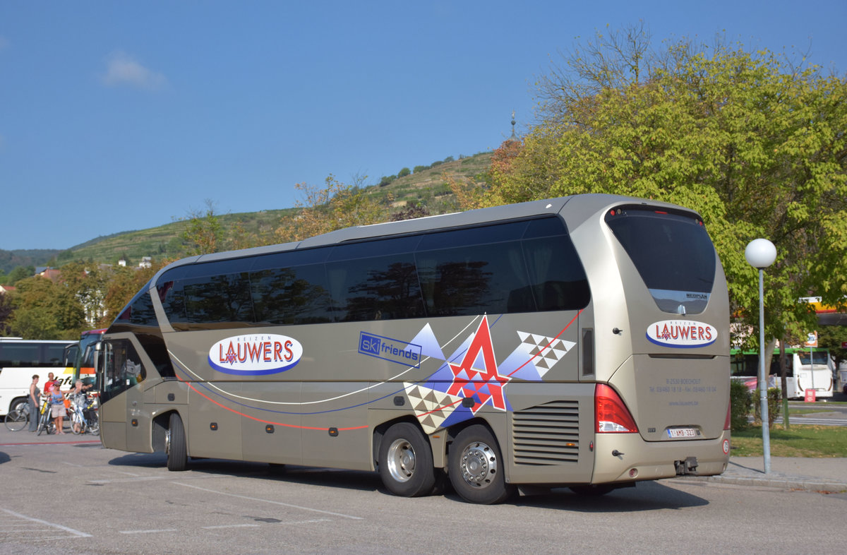 Neoplan Starliner von Lauwers Reisen aus Belgien 2017 in Krems.