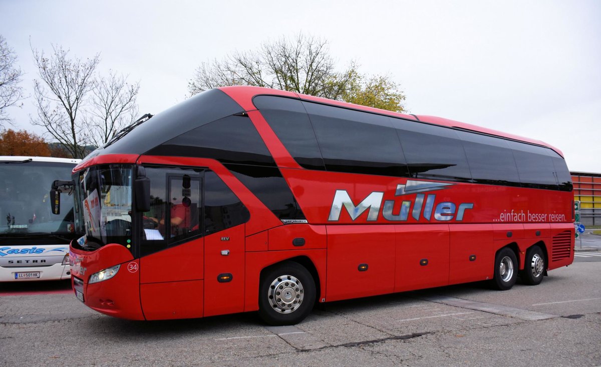 Neoplan Starliner von Mller Reisen 09/2018 in Krems.