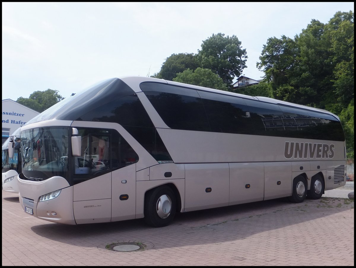 Neoplan Starliner von Univers aus Deutschland im Stadthafen Sassnitz.