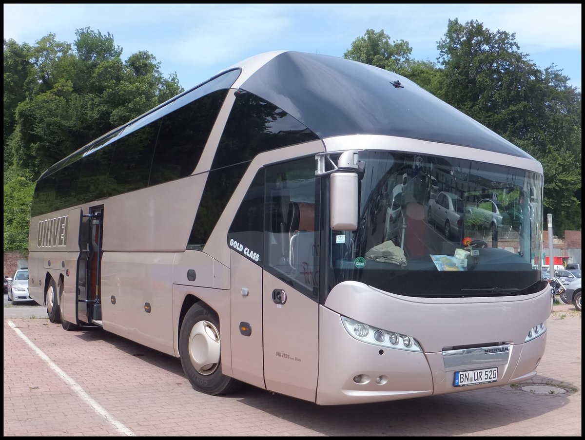 Neoplan Starliner von Univers aus Deutschland im Stadthafen Sassnitz.