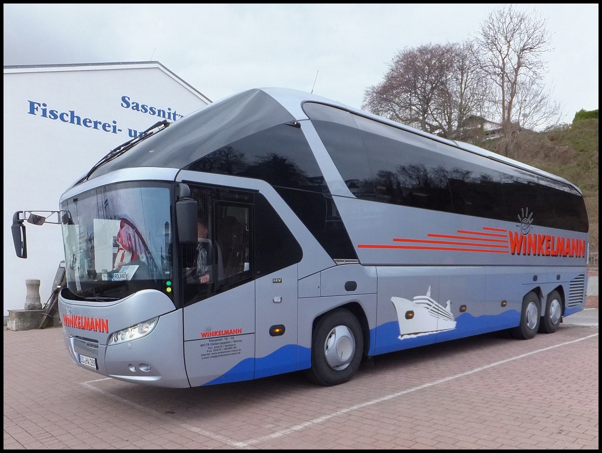 Neoplan Starliner von Winkelmann aus Deutschland im Stadthafen Sassnitz.