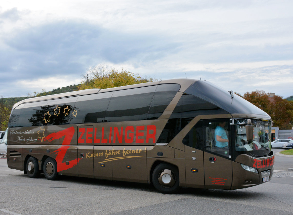 Neoplan Starliner von Zellinger Reisen aus Obersterreich in Krems gesehen.