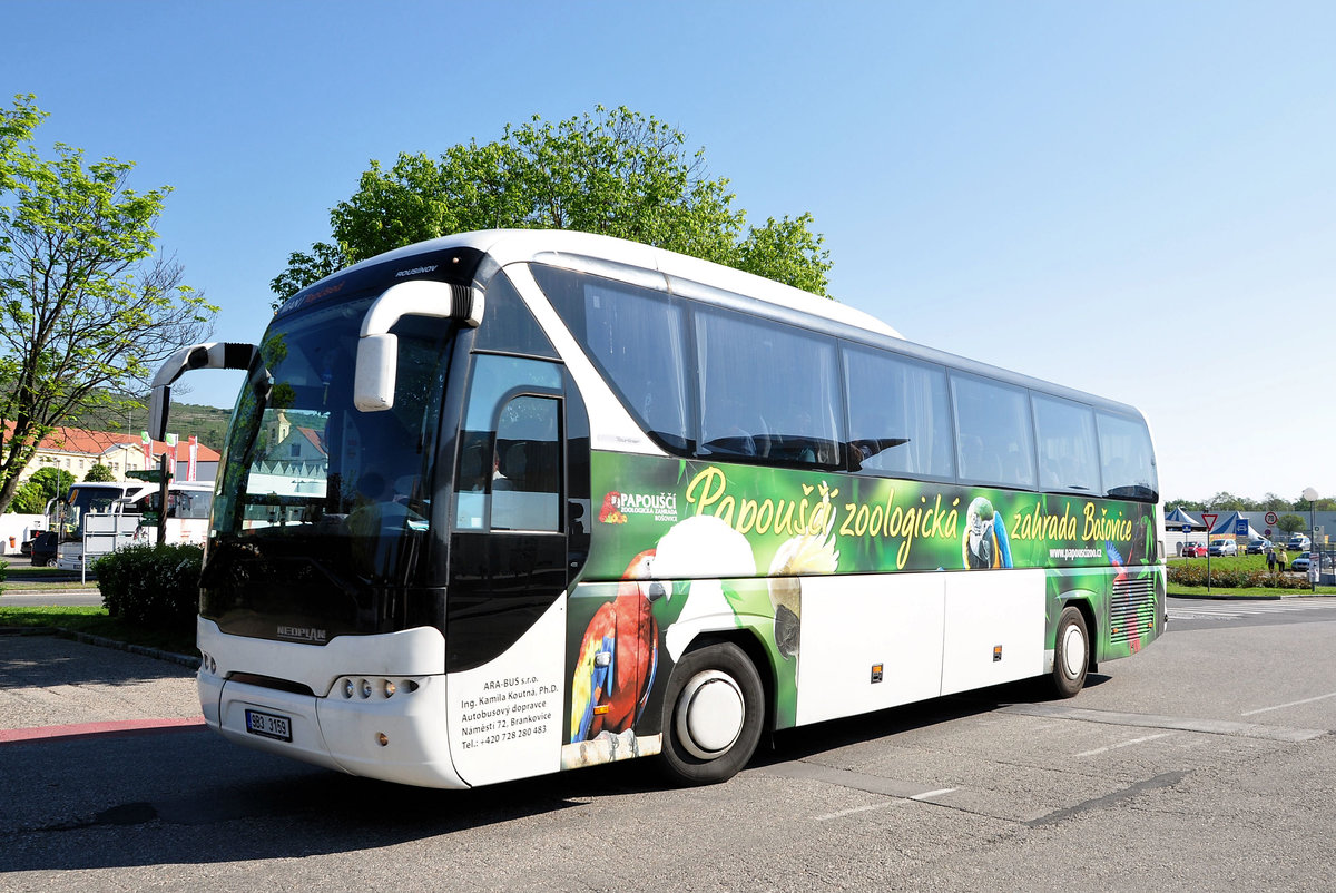 Neoplan Tourliner von ARA Bus aus der CZ in Krems gesehen.