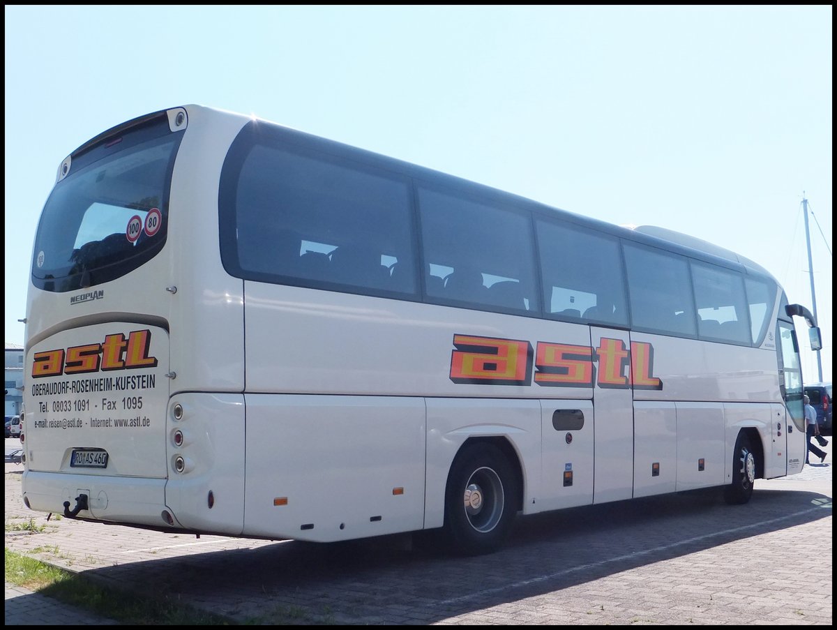 Neoplan Tourliner von Astl aus Deutschland im Stadthafen Sassnitz.