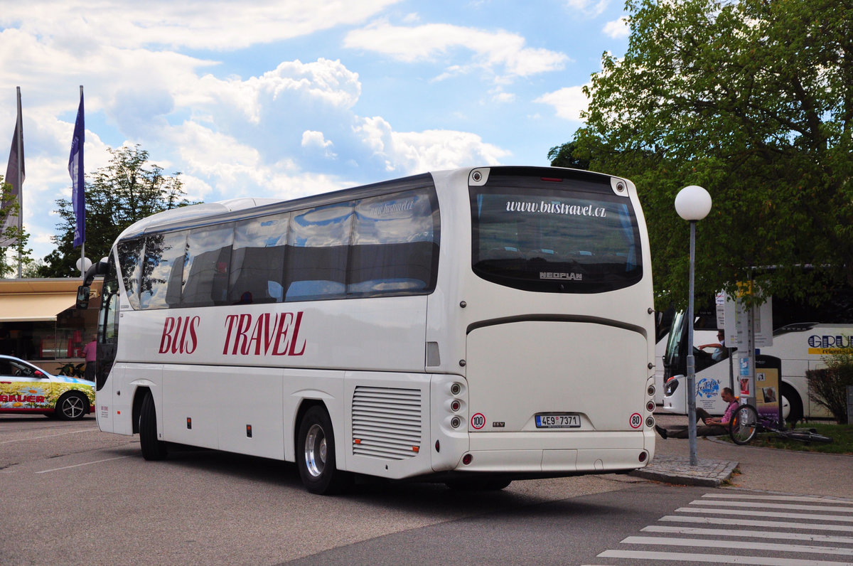 Neoplan Tourliner von Bus Travel aus der CZ in Krems.