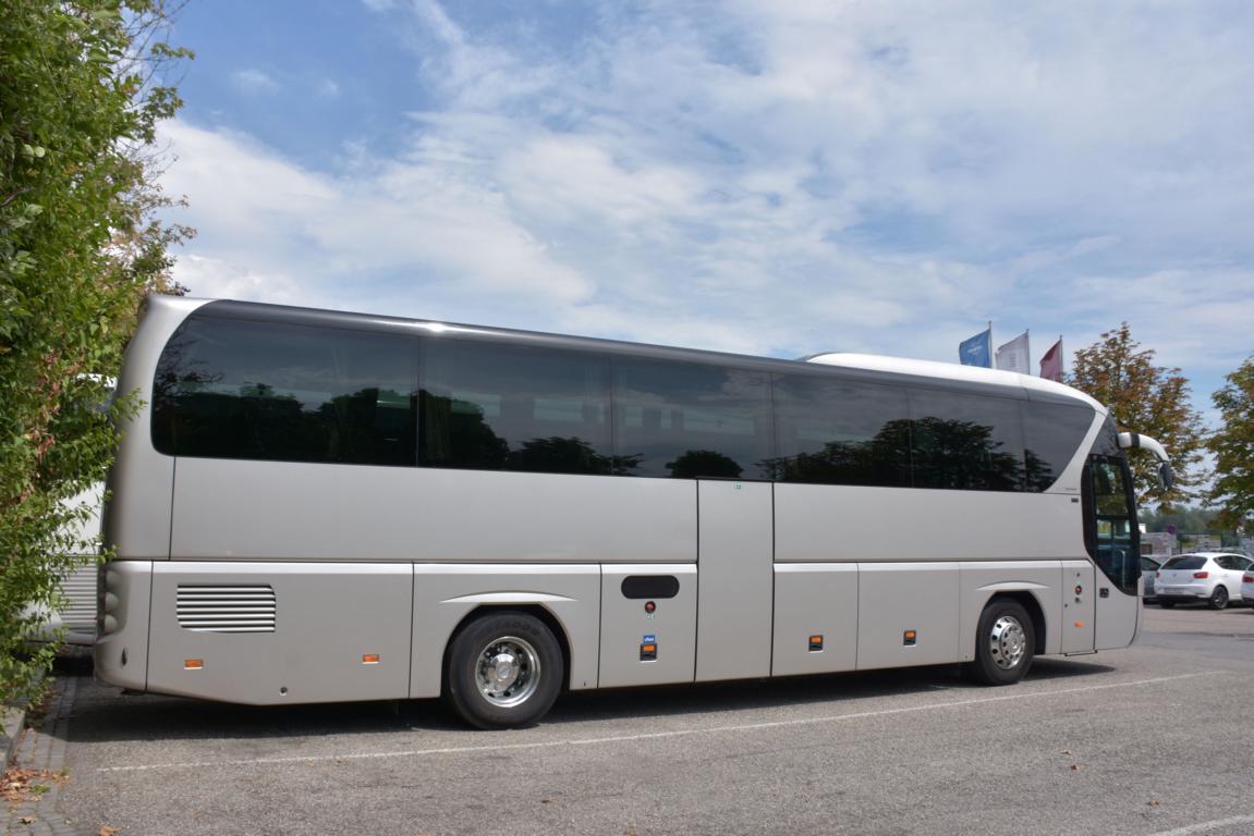 Neoplan Tourliner von K.B.A. Tour Reisen aus der CZ 07/2017 in Krems.