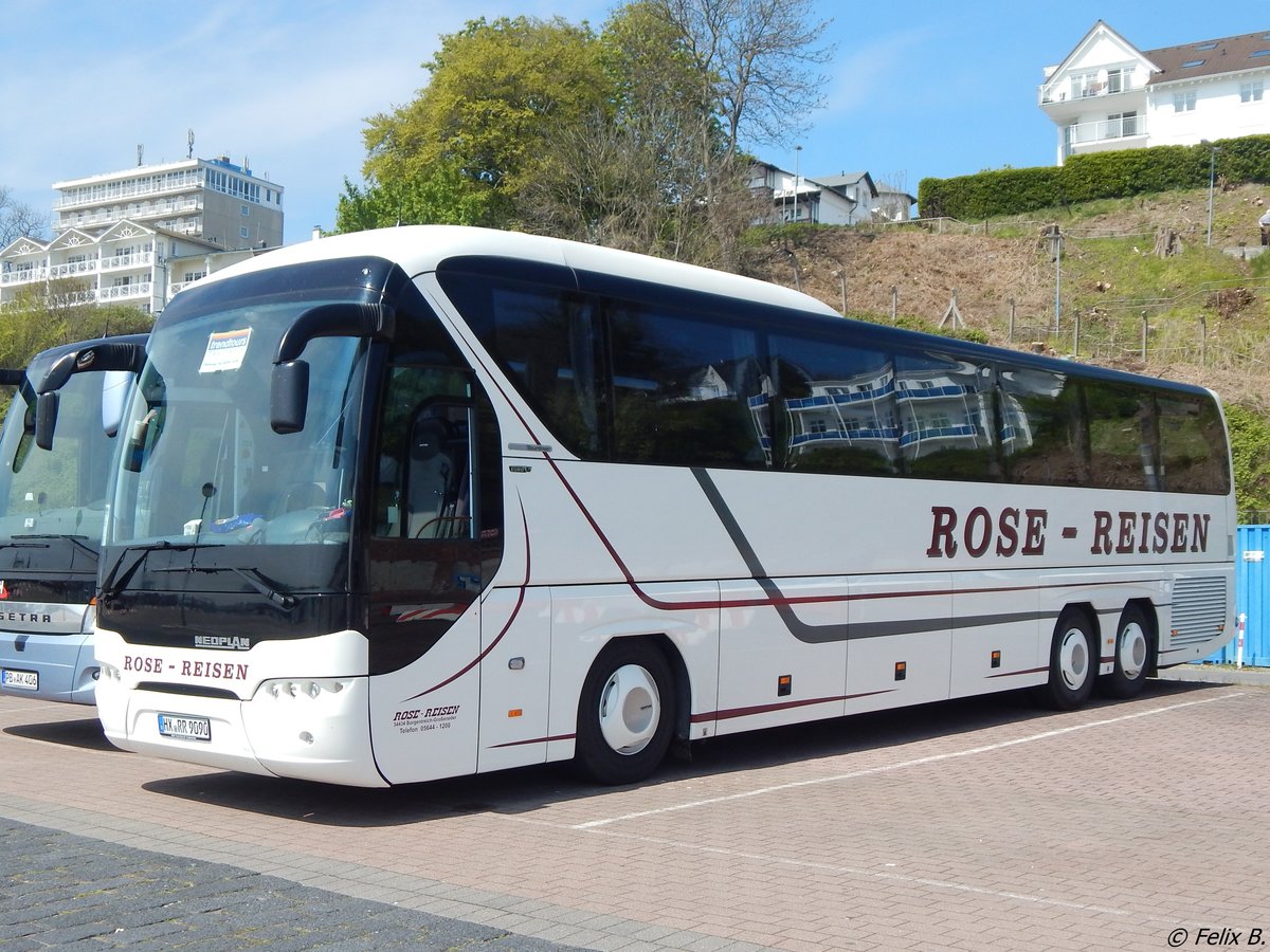 Neoplan Tourliner von Rose-Reisen aus Deutschland im Stadthafen Sassnitz.