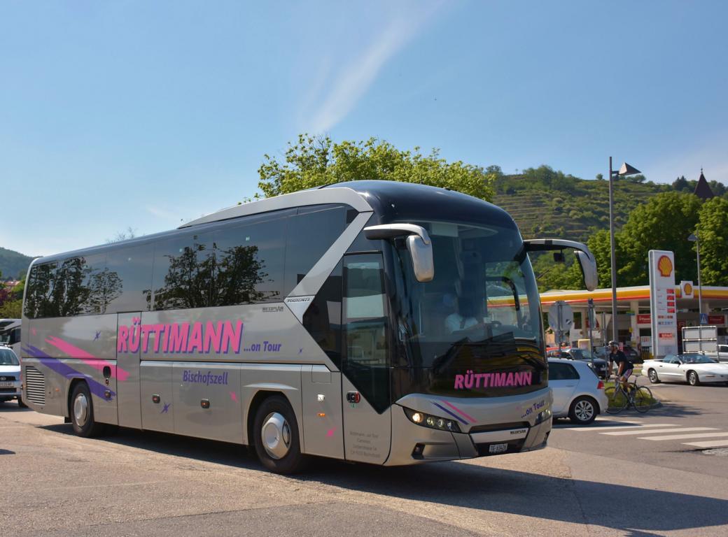 Neoplan Tourliner von R�TTIMANN Reisen aus der CH im Mai 2018 in Krems.