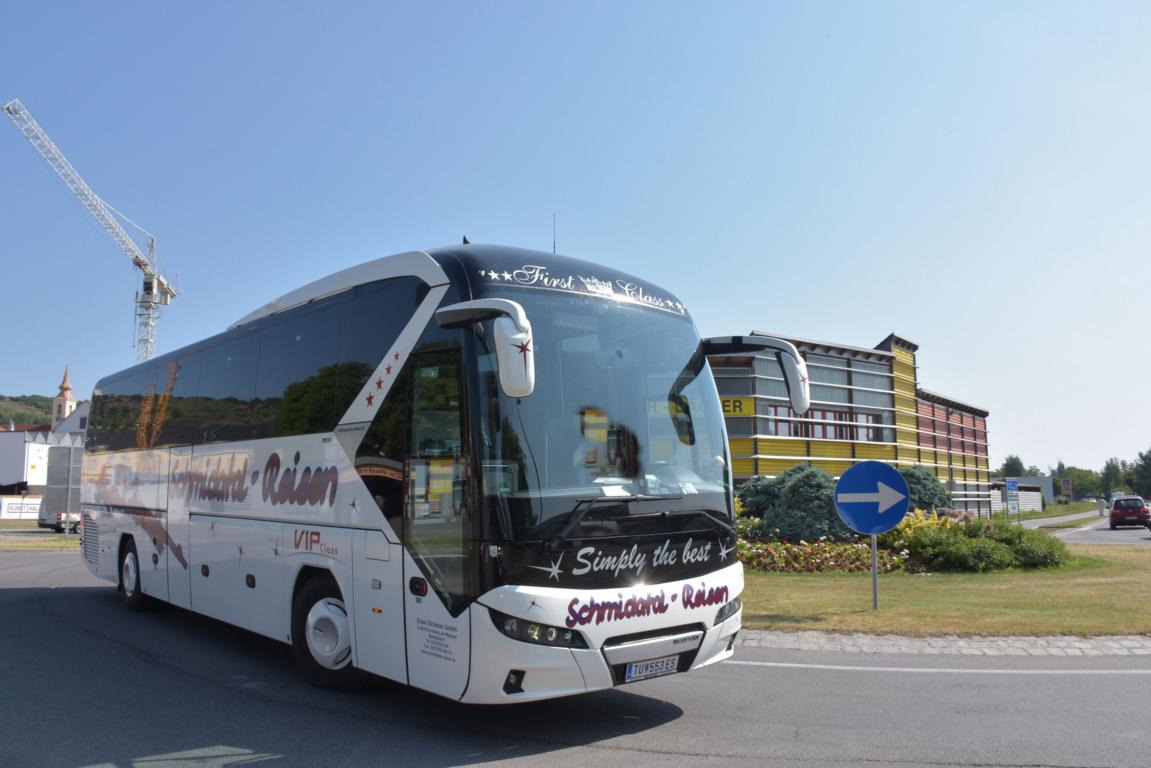Neoplan Tourliner von Schmidatal Reisen aus sterreich 2017 in Krems.