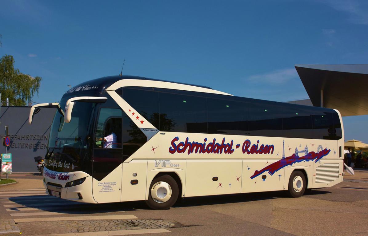 Neoplan Tourliner von Schmidatal Reisen aus sterreich im Mai 2018 in Krems.