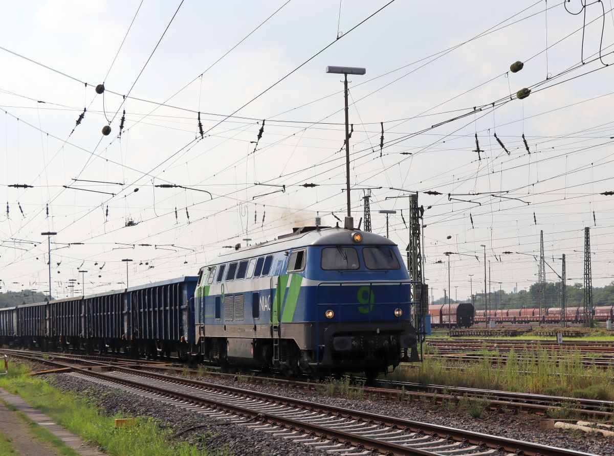 NIAG Diesellokomotive Nummer 9 ex-DB 216 055-4 Baujahr 1965 G�terbahnhof Oberhausen West 02-09-2021.

NIAG diesellocomotief nummer 9 ex-DB 216 055-4 bouwjaar 1965 goederenstation Oberhausen West 02-09-2021.