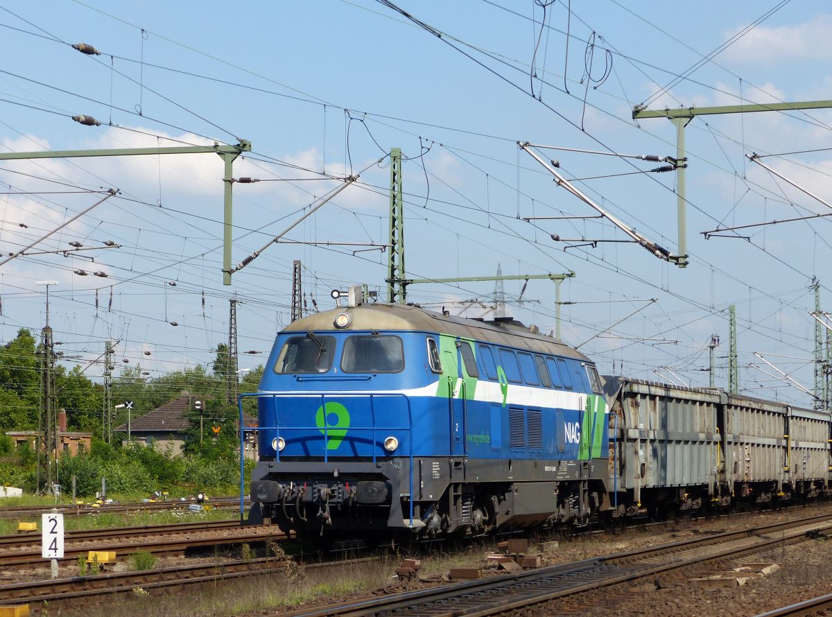 NIAG Lok Nummer 9 ex-DB 216 055-4 Baujahr 1965. Oberhausen West 11-09-2015.

NIAG locomotief nummer 9 ex-DB 216 055-4 bouwjaar 1965. Oberhausen West 11-09-2015.