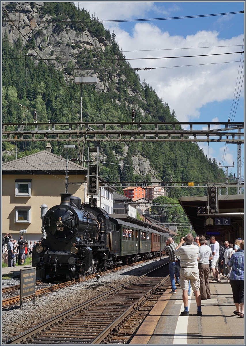 Nicht ohne Grund ist die C 5/6 2978  Elefant  ein beliebtes Fotomotiv. 
Göschenen, den 28. Juli 2016